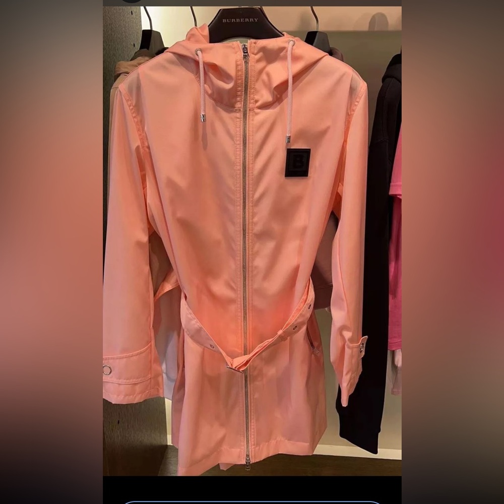 New with tag. Never worn. Size medium